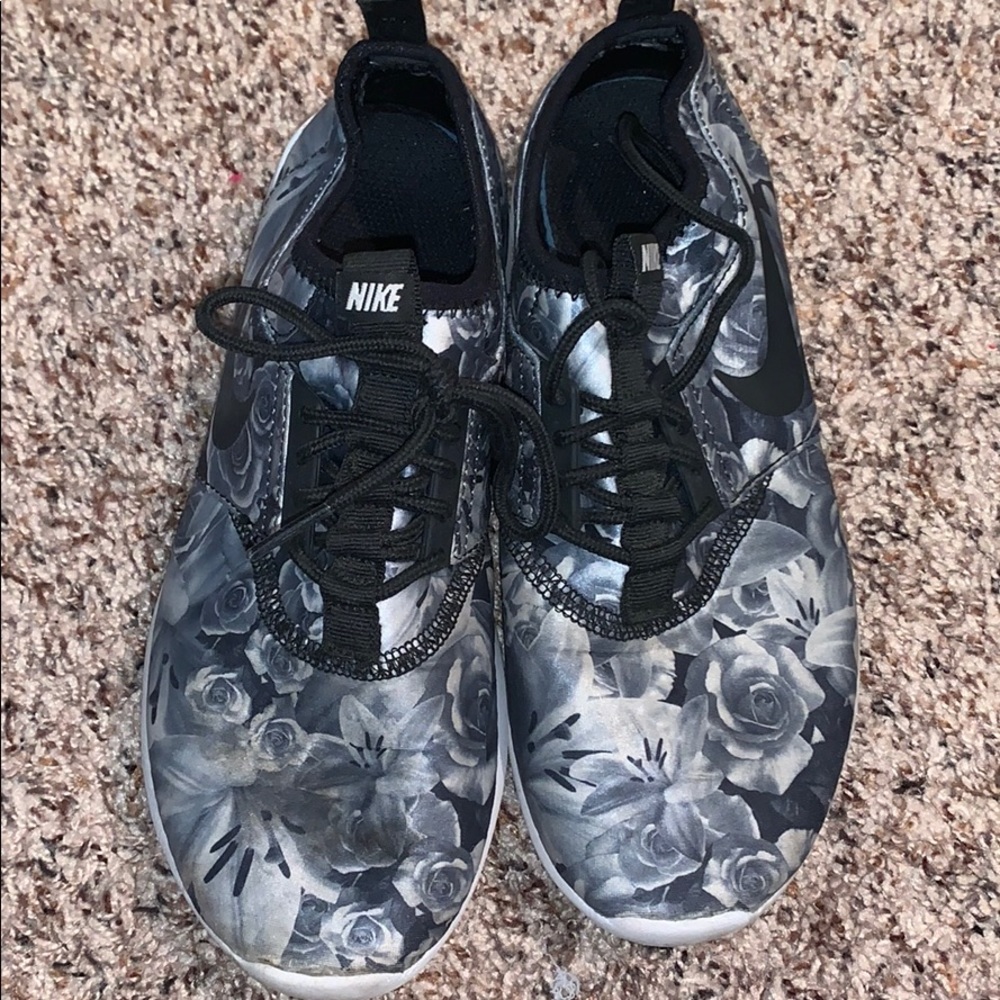 Nike Sneakers (patterned)